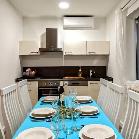 Modern House Private Pool & Jacuzzi Tatil Evi Split